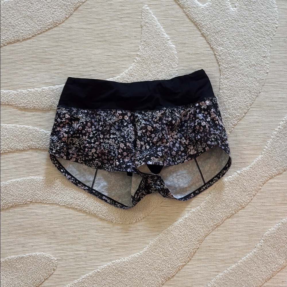 Lululemon Speed Up Shorts 2.5